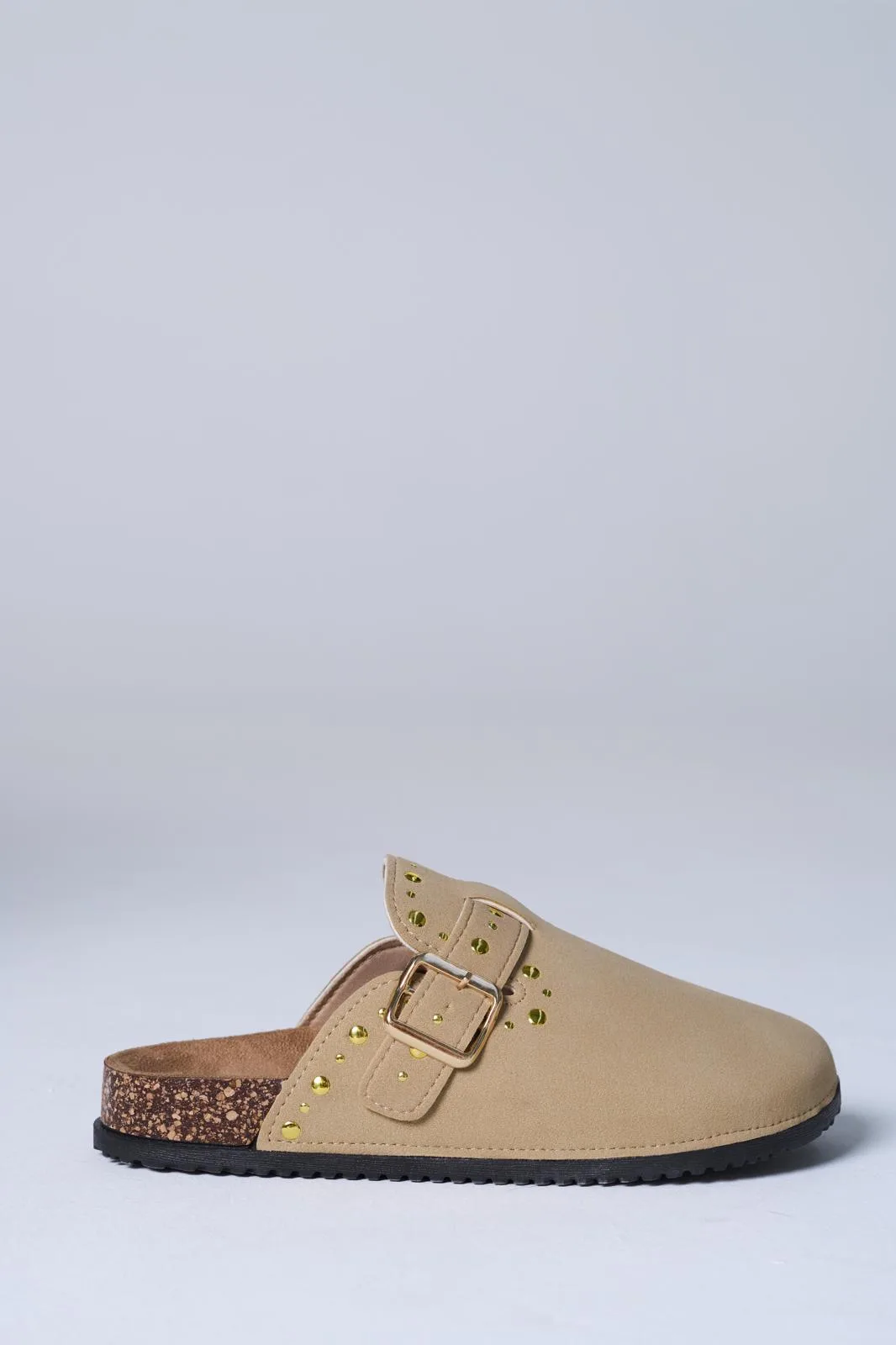 Zueco Tachas Beige  YY-02