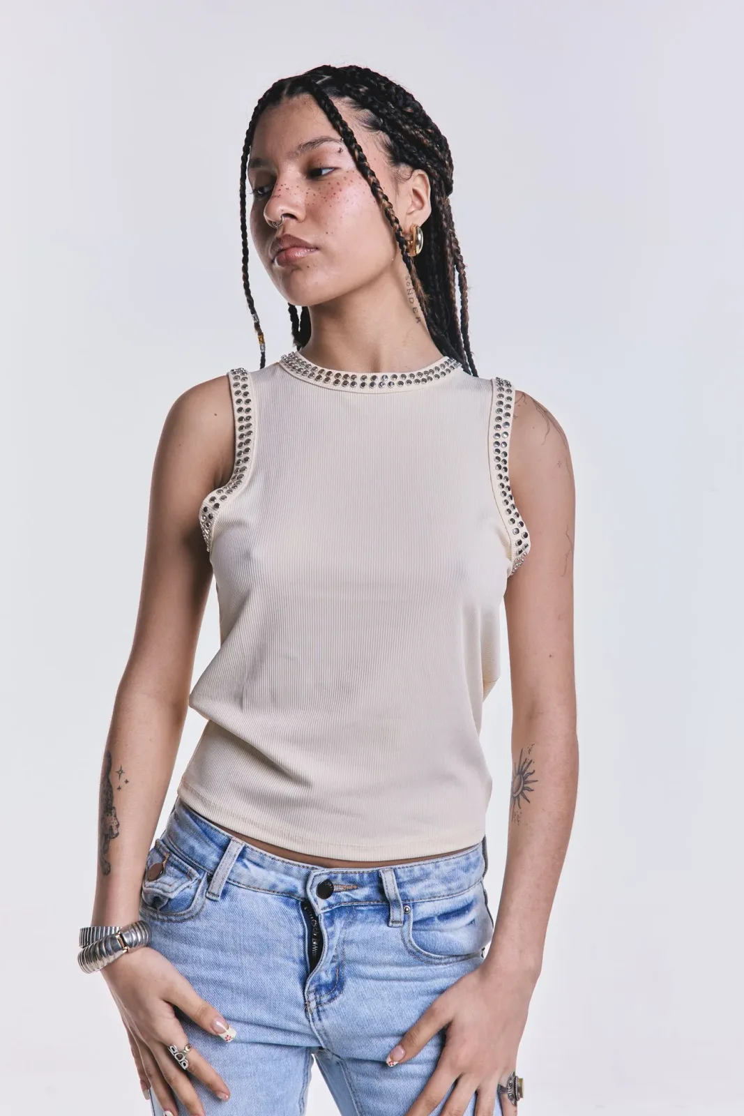 Musculosa Rogue Tachas Crudo L26-3041
