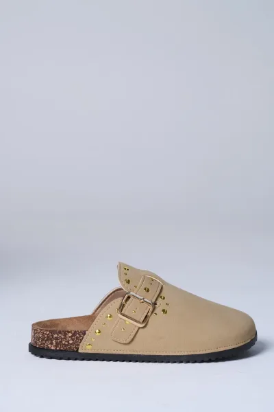 Zueco Tachas Beige  YY-02