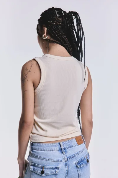 Musculosa Rogue Tachas Crudo L26-3041