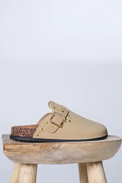 Zueco Tachas Beige  YY-02