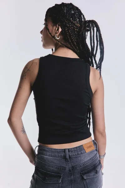 Musculosa Rogue Tachas Negro